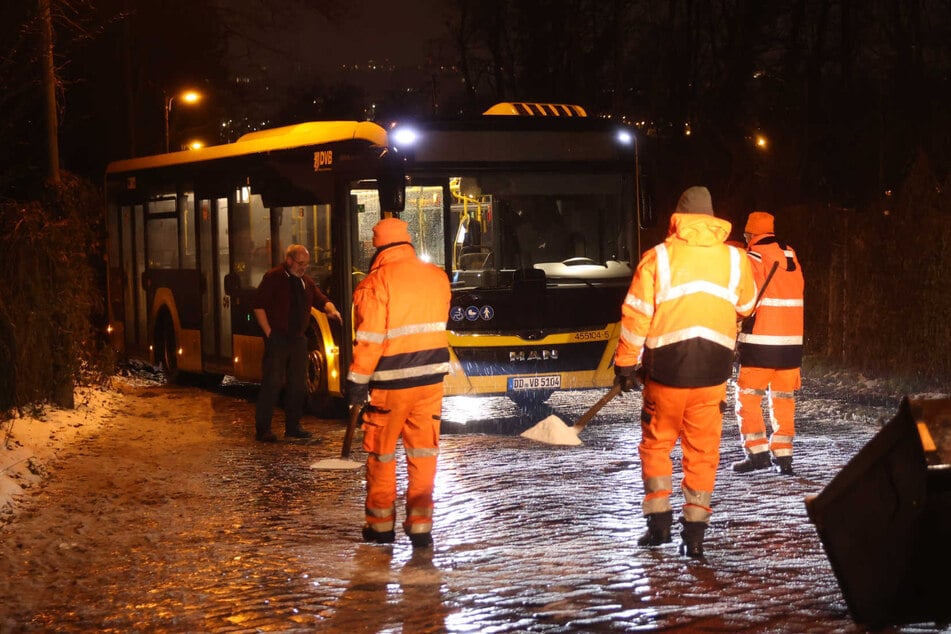 Dresden: Glatteis-Gefahr in Dresden: Viele Verkehrsstörungen, Schulen schlossen früher