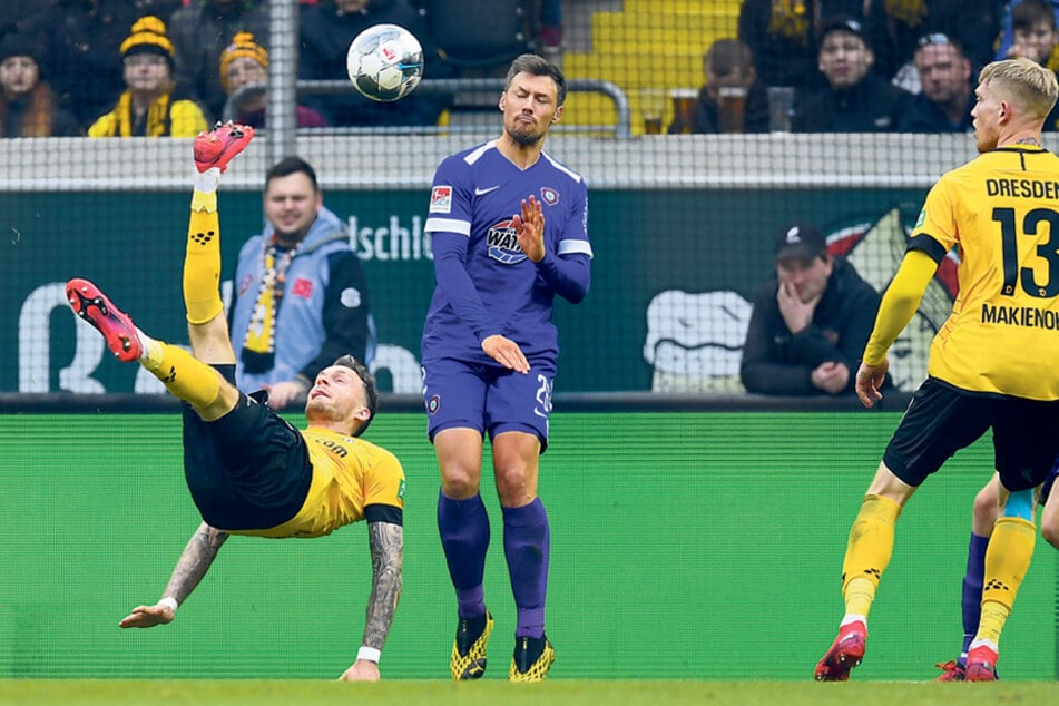 Sein Höhepunkt in den sechs Monaten: Patrick Schmidt traf mit diesem Fallrückzieher zum 2:1 gegen Aue. Es war das "Tor des Monats" März.