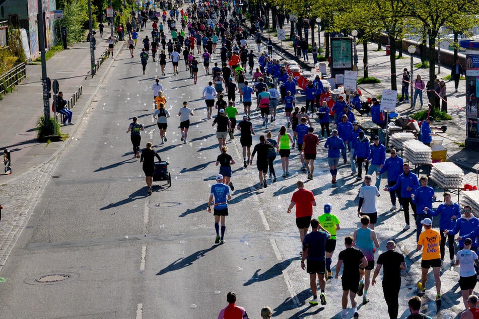 Hamburg Veranstaltungen: Vier Monate nach Hitze-Absage: Debütantin sorgt bei Hamburger Halbmarathon für Überraschung