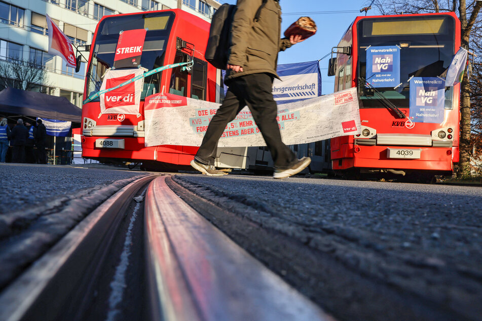 In Nordrhein-Westfalen bleiben Busse und Bahnen am heutigen Donnerstag vielerorts im Depot.