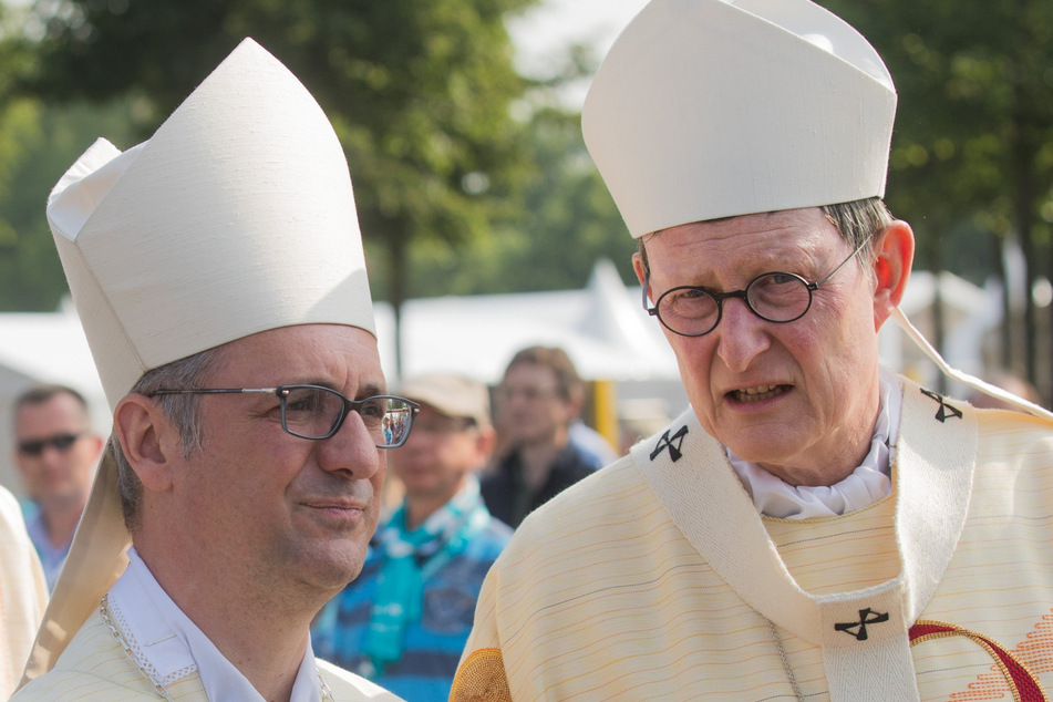 Der Fall wurde auf Anordnung von Kardinal Rainer Maria Woelki (64, r.) erneut aufgerollt. Erzbischof Stefan Heße (54, l.) ist wegen des Verdachts der Vertuschung in Bedrängnis geraten.