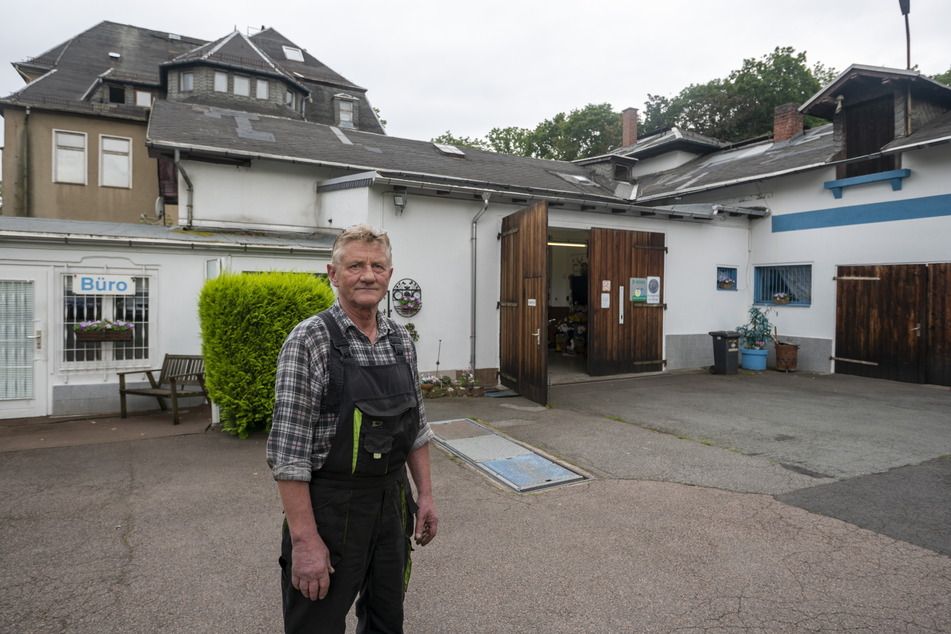 Michael Blunert (66) ist traurig. Seine traditionsreiche Kfz-Werkstatt in der Dresdner Straße soll abgerissen werden.