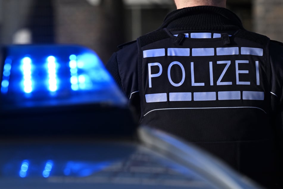 Mutmaßlichen Ladendieb in Bus erkannt: Mitarbeiter und Chef stellen Mann, prügeln ihn krankenhausreif