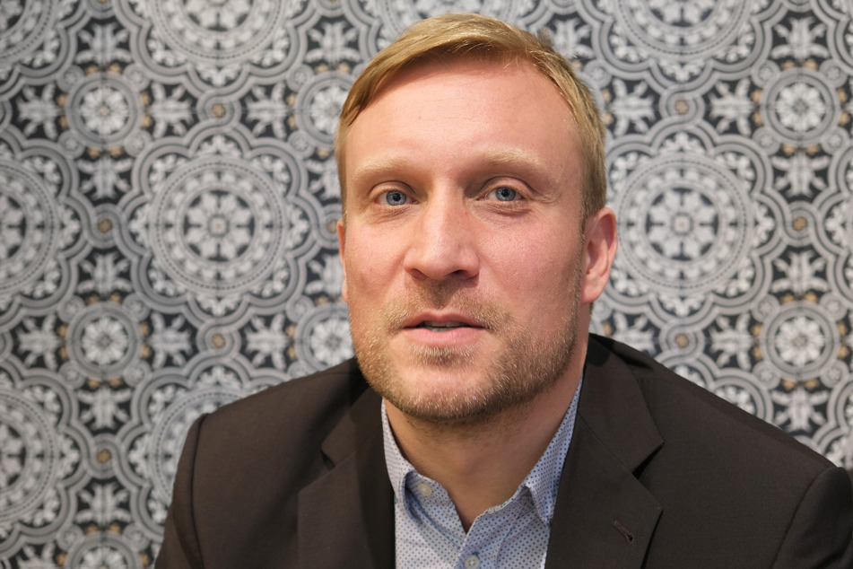 Politik-Professor Benjamin Höhne (46) kennt sich aus mit den Wahlplakaten der Parteien.