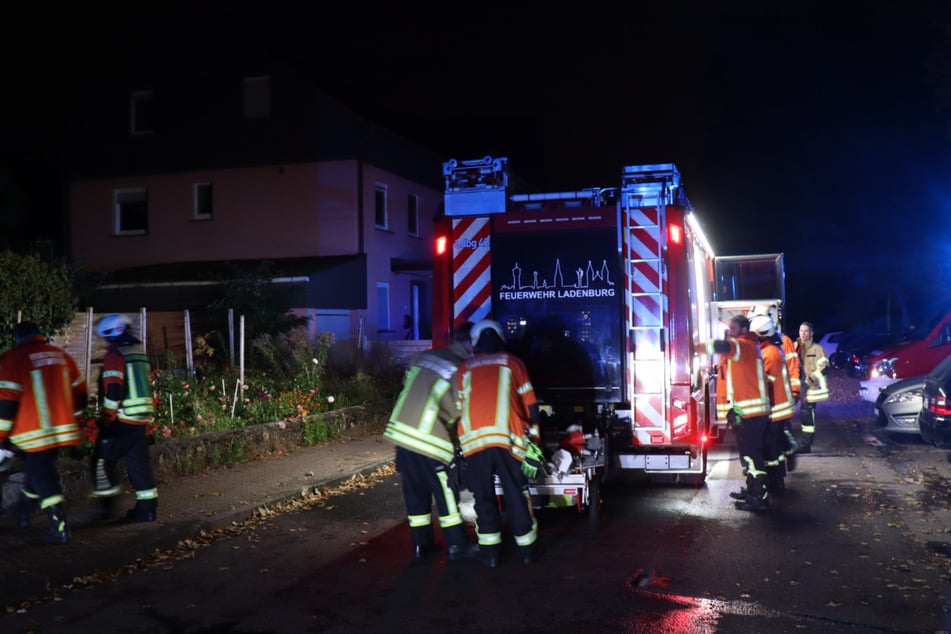 Feuerwehrleute rückten am Freitagabend in die Zehntstraße aus.