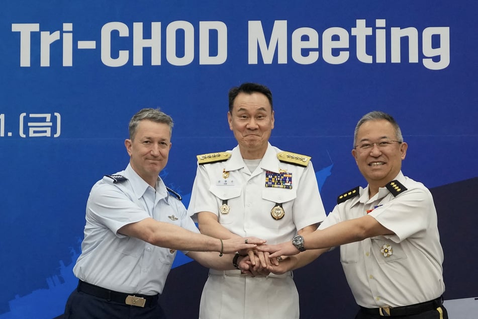 US, South Korea, and Japan top military chiefs meet in Seoul amid Trump tariff threat
