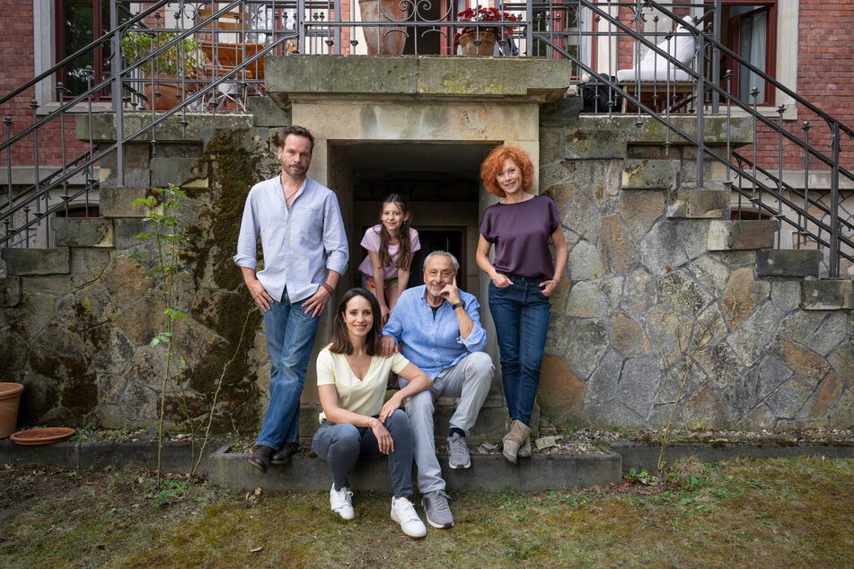 Die Film-Familie "Stubbe": Helge (Wanja Mues, v.l.), Christiane (Stephanie Stumph), Caro (Greta Kasalo), Stubbe (Wolfgang Stumph) und Marlene (Heike Trinker).