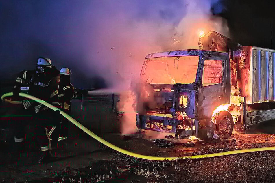 In Celle stand in der Nacht zum Montag das Führerhaus eines Lkw in Flammen.