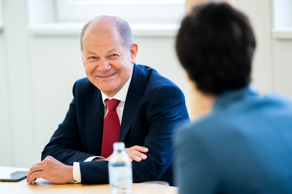 Olaf Scholz (SPD), Vizekanzler und Bundesfinanzminister von Deutschland, unterhält sich mit Pamela Rendi-Wagner, Bundesparteivorsitzende der SPÖ.