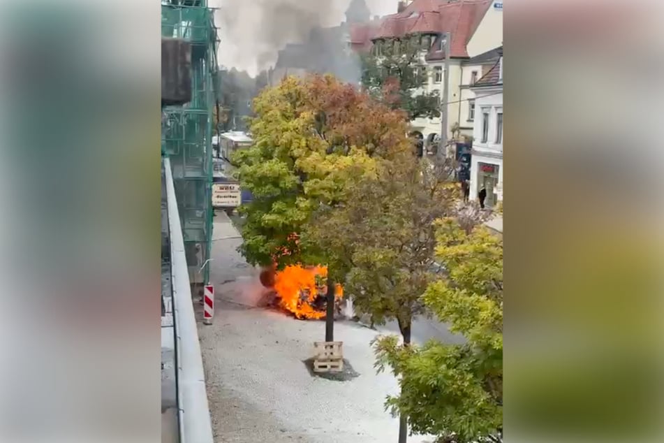 Im Dresdner Stadtteil Weißer Hirsch kam es zu einem Autobrand.