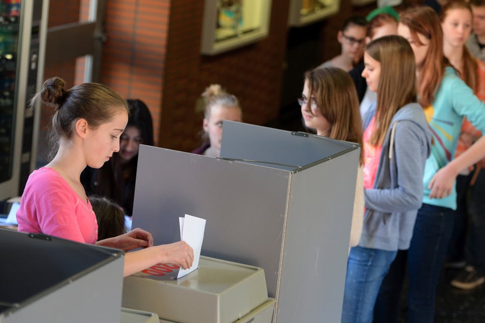 Bei der U18-Landtagswahl in Sachsen lag 2024 die AfD (37,85 Prozent) vor CDU (17,79 Prozent) und Die Linke (12,94 Prozent). (Archivbild)