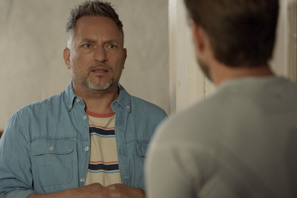 Der Michi-Man (l.) hat nicht nur den Verlobungsring mit, sondern auch noch einen wichtigen Ratschlag parat.