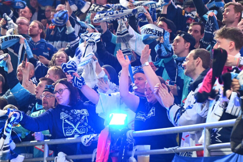 Die Eislöwen-Fans feierten im Schlussdrittel drei Tore und gingen am Ende glücklich heim.