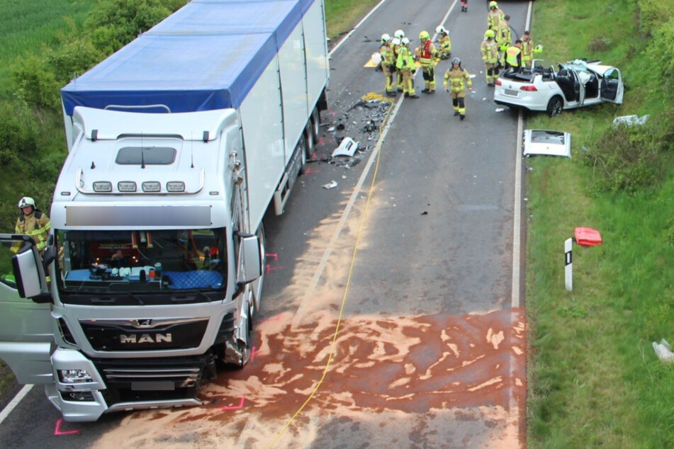 Schwerer Unfall mit Lastwagen und Auto im Landkreis Leipzig!