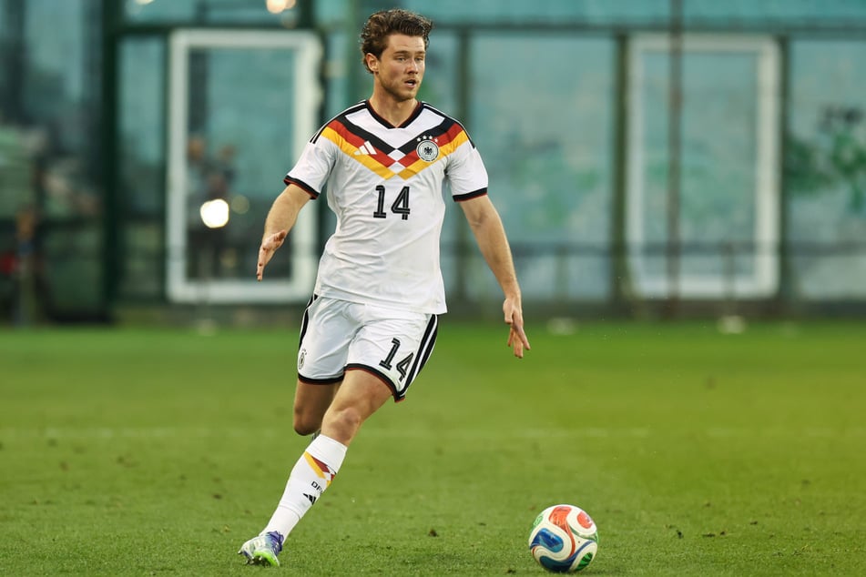 Linus Gechter (22) musste beim Test in Athen ausgewechselt werden.