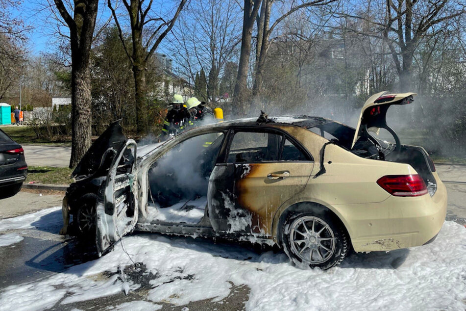 Am Taxi entstand durch das Feuer ein Totalschaden.