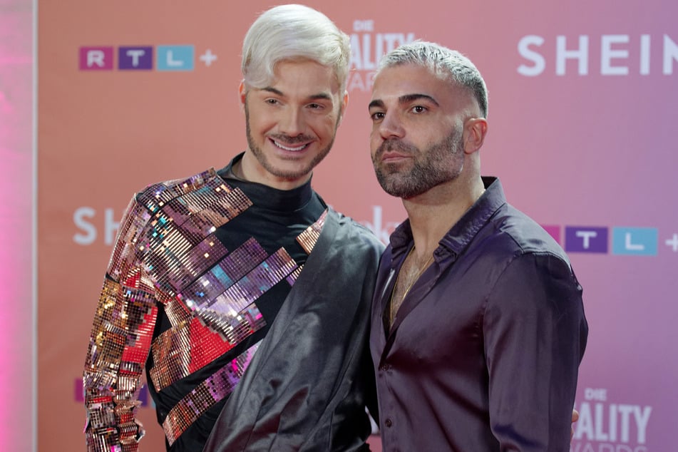 Gemeinsam mit seinem Lebensgefährten Rafi Rachek (36, r.) soll der 41-Jährige an der neuen Staffel "Couple Challenge" teilnehmen.