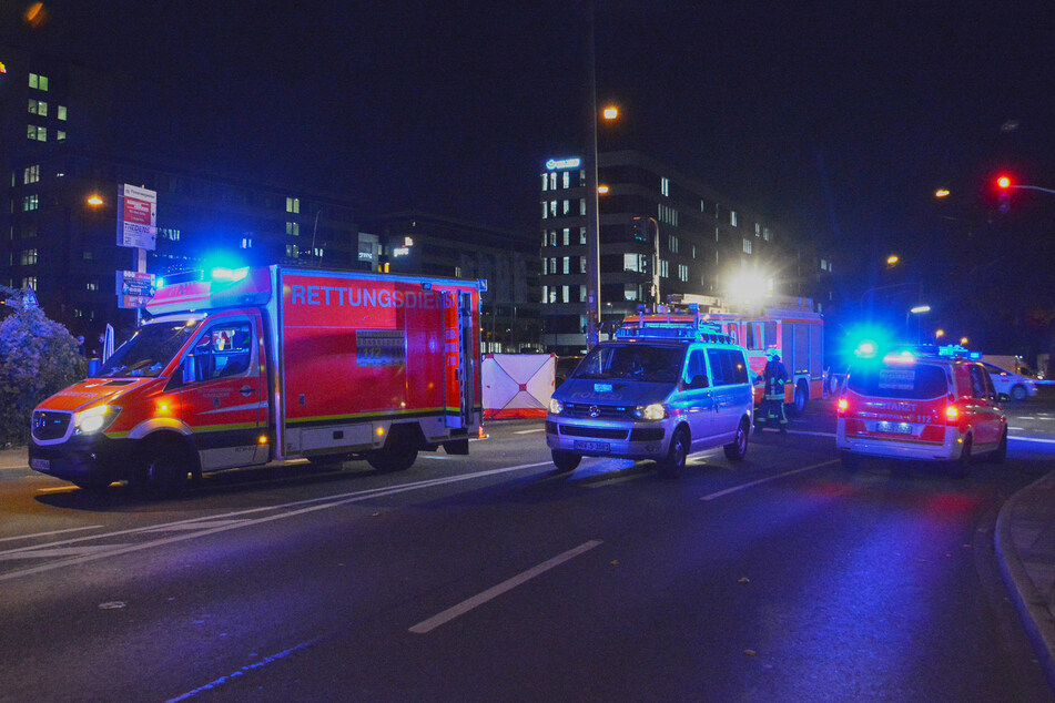 Nach einem Unfall mit einem Lkw ist ein Fußgänger an seinen tödlichen Verletzungen gestorben.