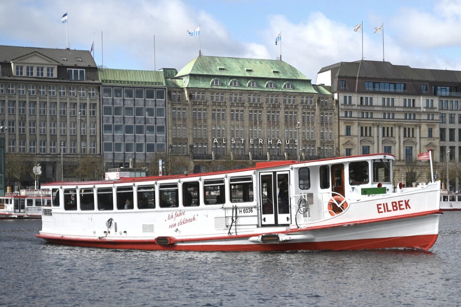 In der Binnenalster wurde am Freitagmittag eine Leiche entdeckt. (Symbolbild)