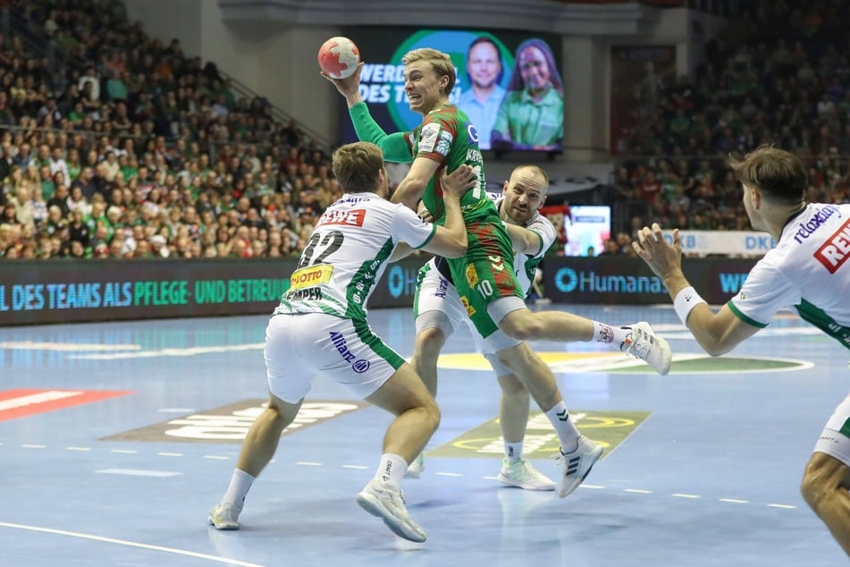 Leipzigs Franz Semper beim Versuch, in die Tiefe zu stoßen.