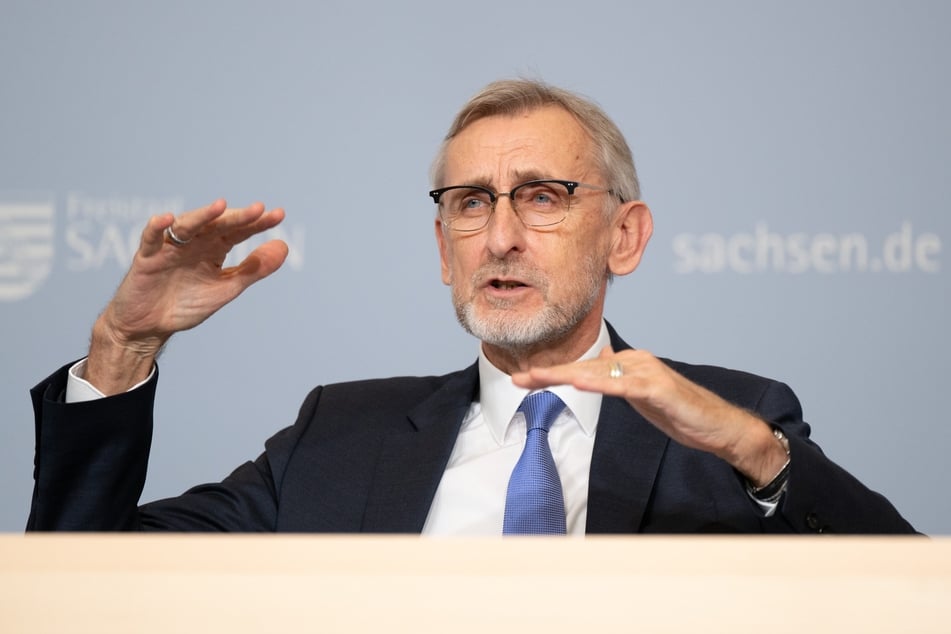 Geht es nach Sachsens Innenminister Armin Schuster (64, CDU), könnte das neue Gesetz bis Ende Juni vom Landtag beschlossen werden.