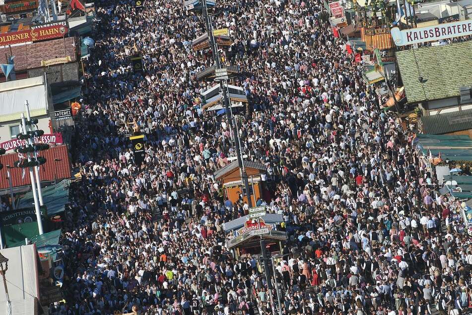 Viel zu voll: Das Oktoberfest musste wegen Massenandrang zwischenzeitlich geschlossen werden.