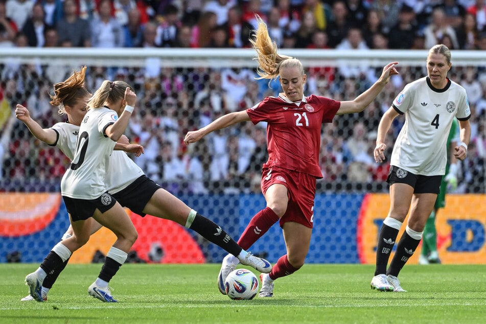 Traf zum 1:0 für die Däninnen: Amalie Vangsgaard (28).