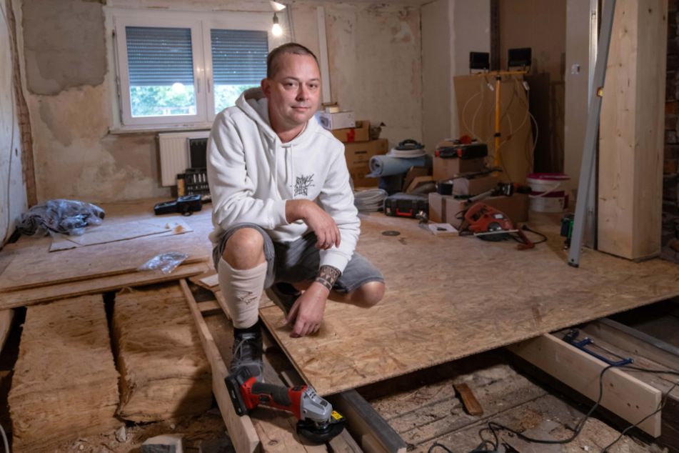 André Weißbach (46) will das sanierungsbedürftige Haus auf Vordermann bringen.