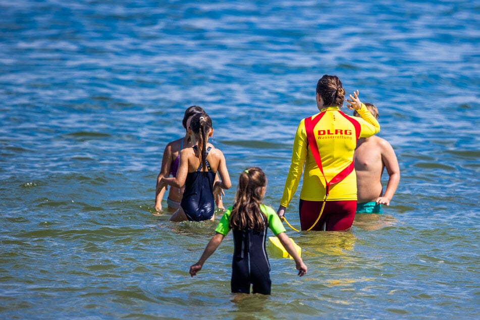 Wo Rettungsschwimmer eingesetzt werden, steigt auch die Sicherheit für Badegäste.