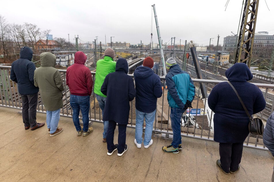 Von der Budapester Straße aus hat man einen sehr guten Überblick über die laufenden Arbeiten an der Gleisbrücke.