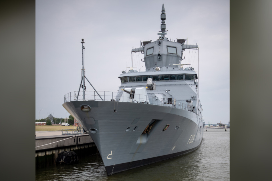 Die "Nordrhein- Westfalen" ist das Schwesterschiff der "Baden-Württemberg", die vor einem Jahr in die Flotte aufgenommen wurde.
