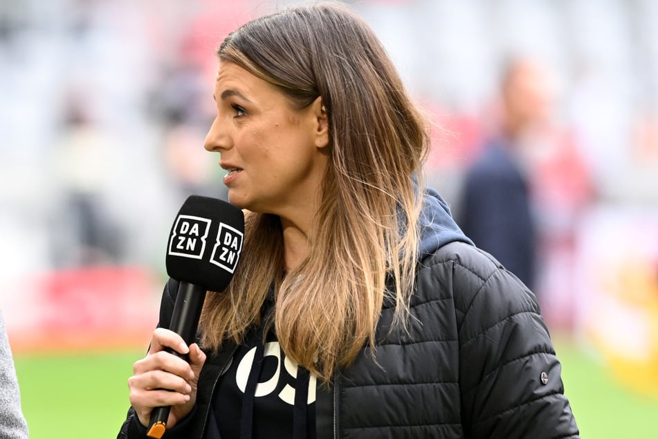 DAZN-Reporterin Laura Wontorra (35) sprach Kompany nach dem Spiel auf eine Szene aus der 8. Minute an.