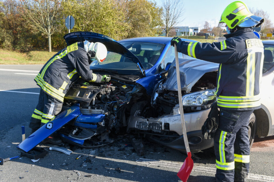 An beiden Fahrzeugen entstand ein Totalschaden.