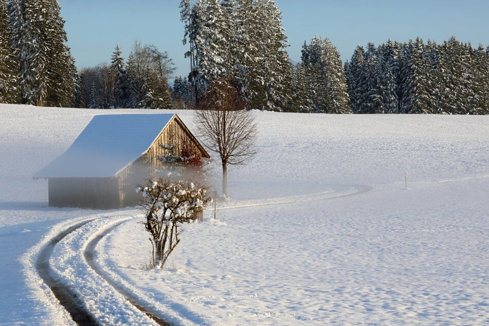 Die winterliche Atmosphäre – vor allem in den Bergregionen – wird vor allem durch vereinzelten Regen und Glätte bis ins Flachland getrübt.