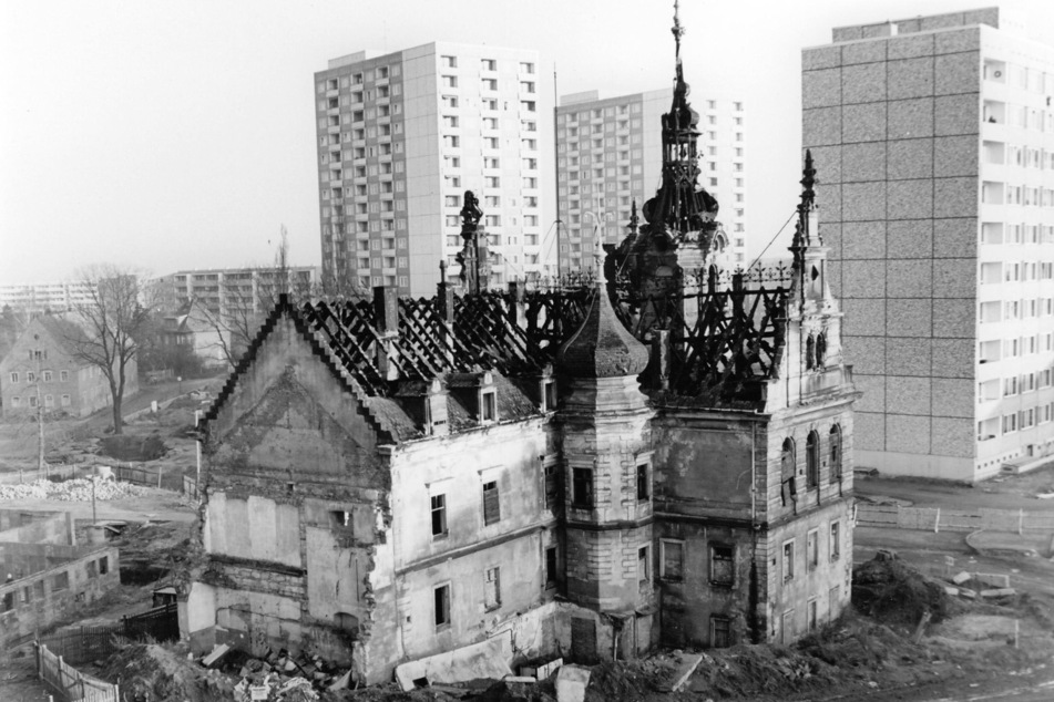 Das Prohliser Schloss wurde 1980 durch ein Feuer stark beschädigt, 1985 abgerissen.