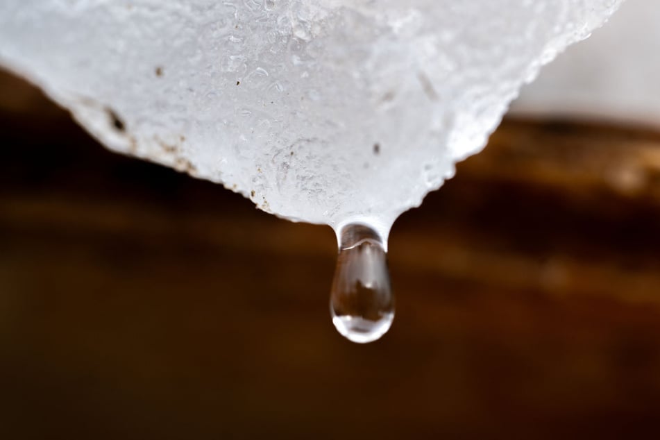 Es wird bereits vor Hochwasser gewarnt: Das Tauwetter könnte in manchen Regionen Bayerns zu Problemen führen.