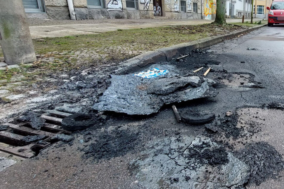 Leipzig: Feuerteufel in der Südvorstadt: 10.000 Euro Schaden nach Brand von Mülltonne und Auto