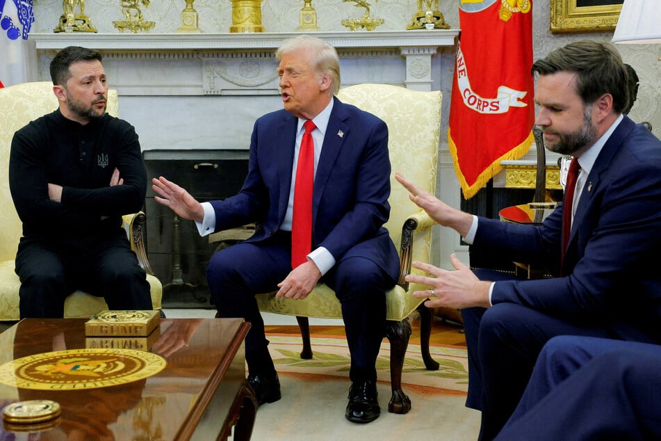 US President Donald Trump (c.) and Vice President JD Vance (r.) meet with Ukrainian President Volodymyr Zelensky at the White House in Washington DC on February 28, 2025.