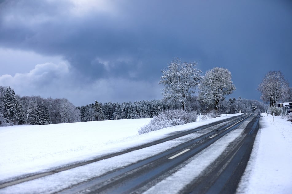 Winterlandschaft im Frühling: So sahen die Straßen in den höheren Lagen des Schwarzwalds am Sonntagmorgen aus.
