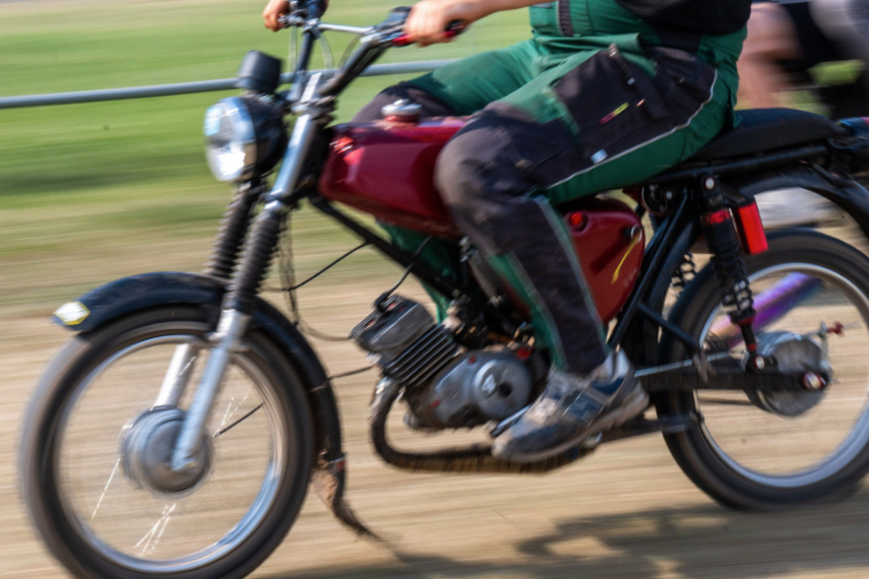 Ein Simson-Fahrer (17) flüchtete am Mittwoch vor der Polizei. (Symbolbild)