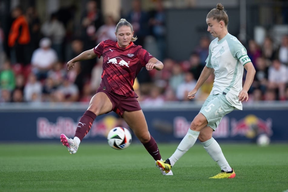 Marleen Schimmer (25, l.) bleibt den RB-Frauen erhalten.