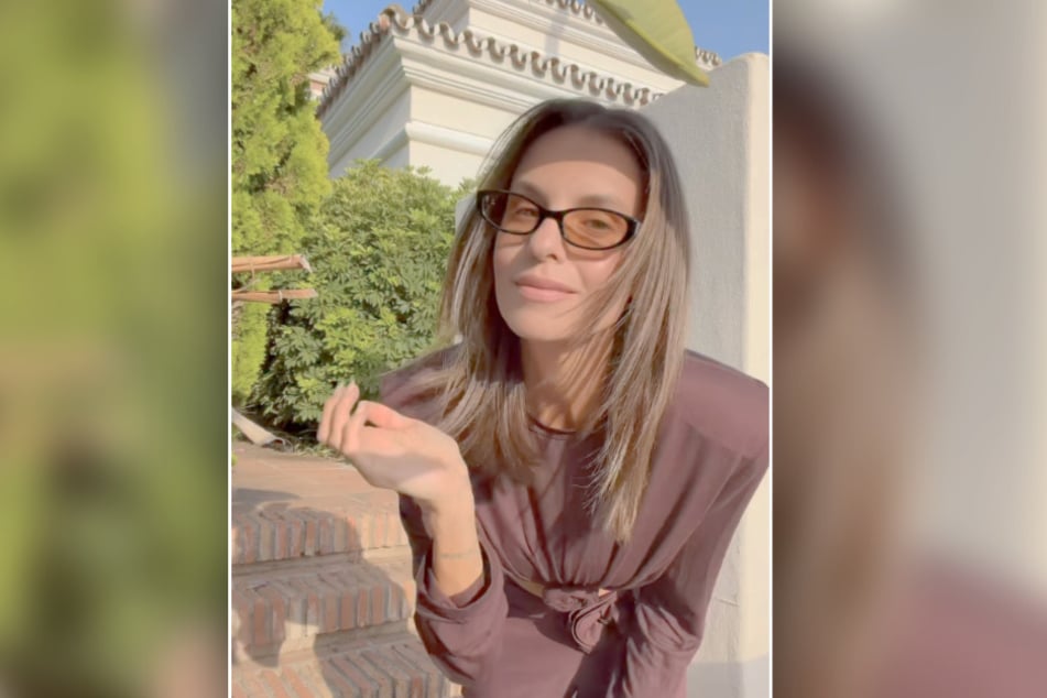 Ohne Extensions und mit deutlich kürzeren Haaren genießt Laura Wontorra (37) ihren Sommerurlaub.