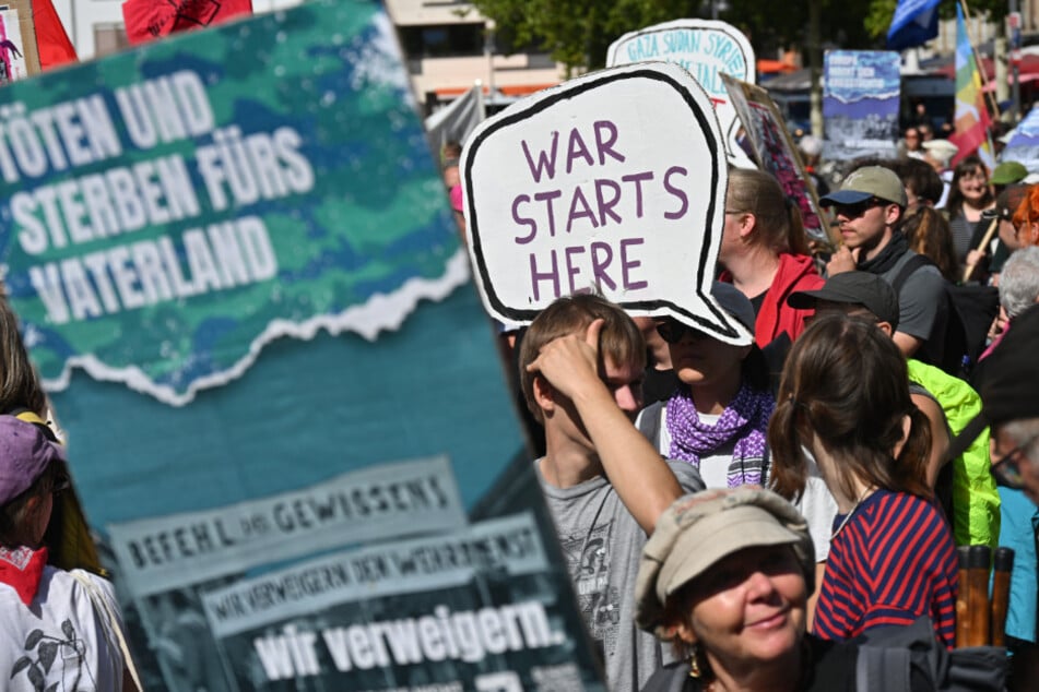 Organisiert wurde der Anti-Kriegs-Marsch unter anderem von "Rheinmetall entwaffnen".