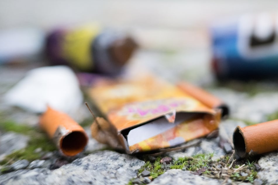 Jugendliche werfen Feuerwerk auf Balkon: Mehrfamilienhaus geräumt