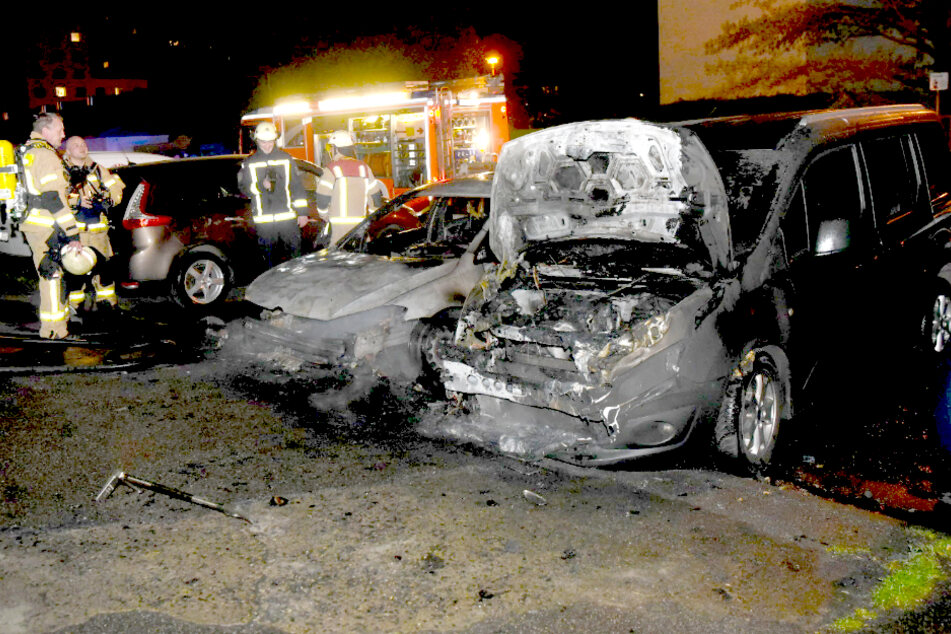 In Berlin-Lichtenberg wurden vergangene Nacht mehrere Autos abgefackelt.
