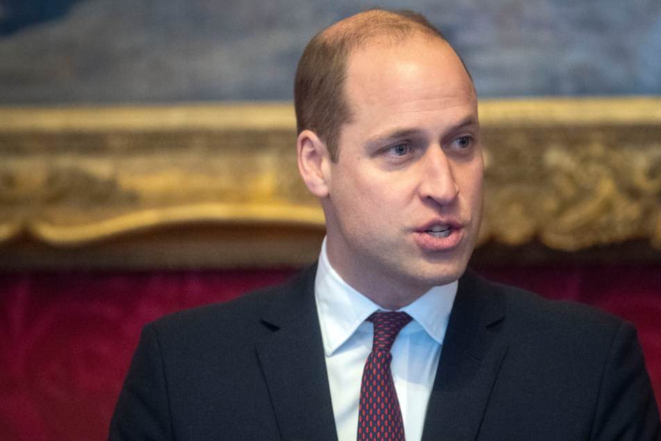 Prinz William hält Video-Konferenz unten ohne