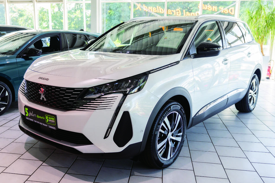 Noch größer und geräumiger ist der neue Peugeot 5008.