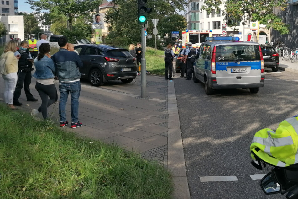 Fußgängerin in Stuttgarter Innenstadt von Auto angefahren: Notarzt vor Ort