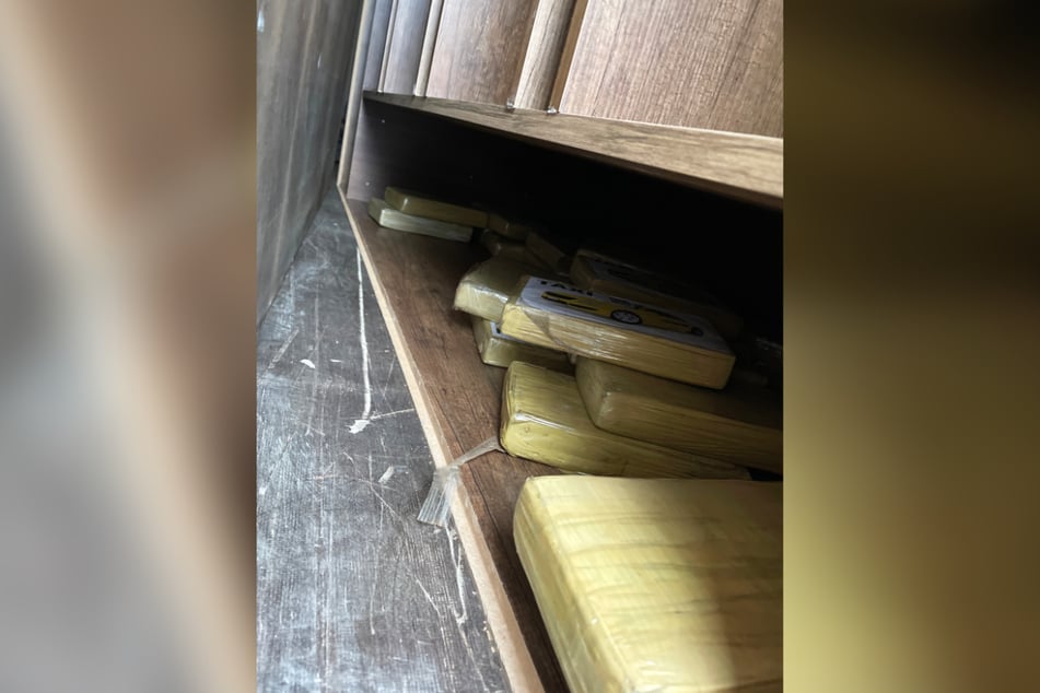 Das Rauschgift war in den doppelten Wänden und dem doppelten Boden eines Holzschranks versteckt.