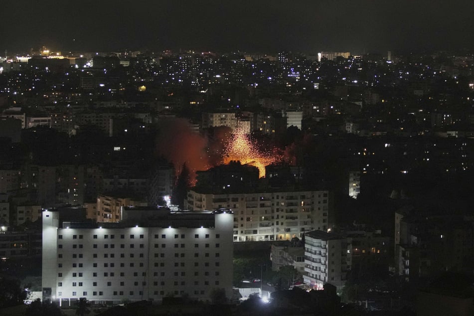 Eigentlich gilt seit November eine Waffenruhe zwischen Israel und der Hisbollah im Libanon. Doch sie bröckelt. Erneut greift die israelische Armee im Nachbarland an. Ziel seien Drohnen-Werkstätten.